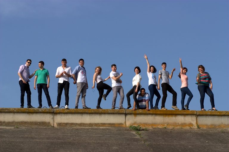 Sei offen für Neues, höre zu und folge den Schritten