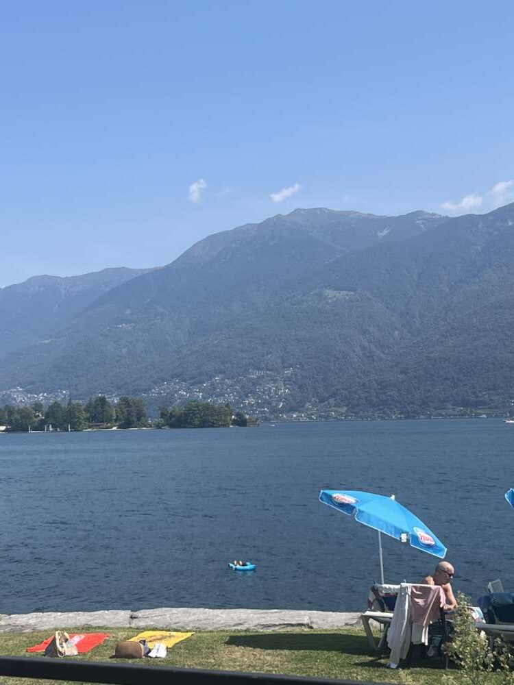 Sunset-Sailing ab Brissago mit Blick auf die Brissago-Inseln im Lago Maggiore